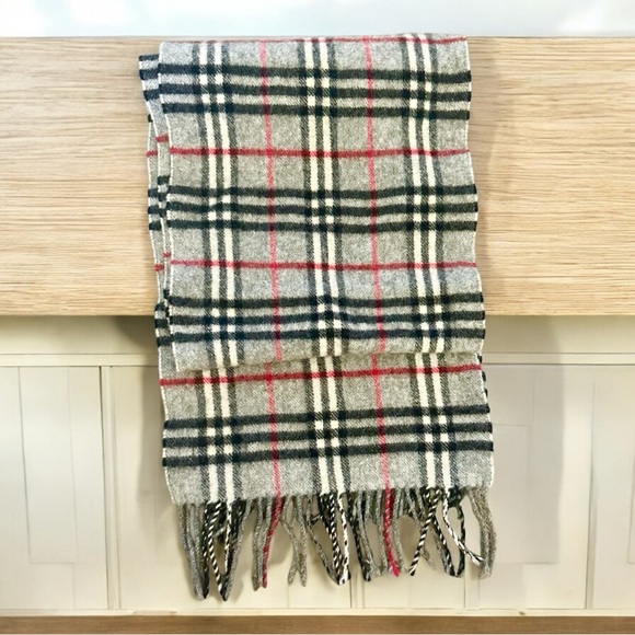 Burberry 💯 % Lambswool Scarf - Picture 4 of 4